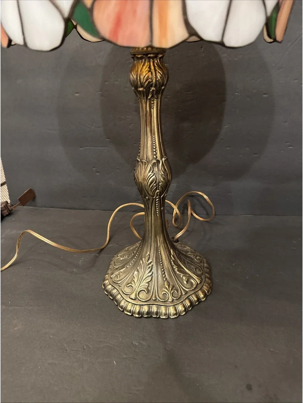 Vintage 20” Tiffany-Style Table Lamp with Floral Stained Glass Lampshade Gold